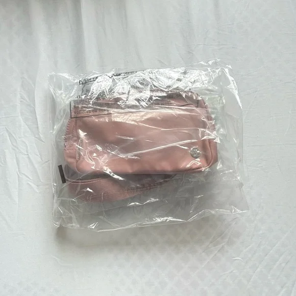 lululemon everywhere belt bag 💗 - Picture 5 of 5